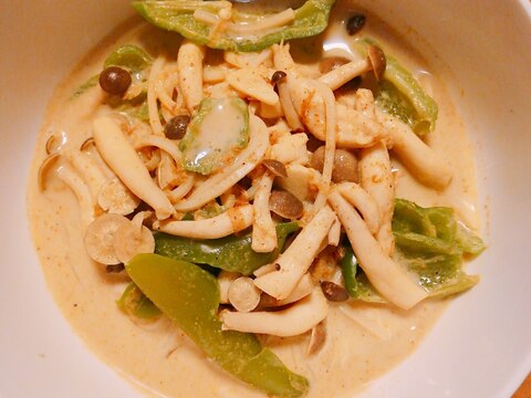 鍋に入れて煮るだけ！カレー麺